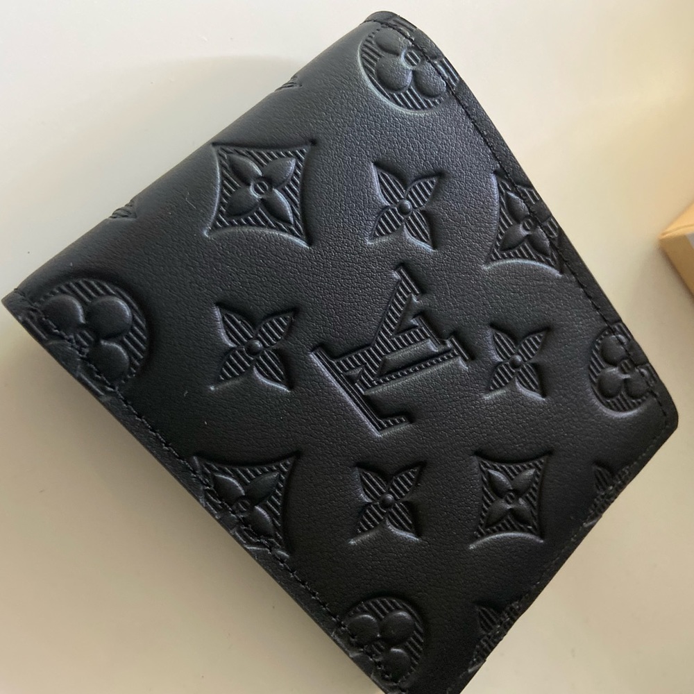 Louis Vuitton Leather Wallet (Like new)